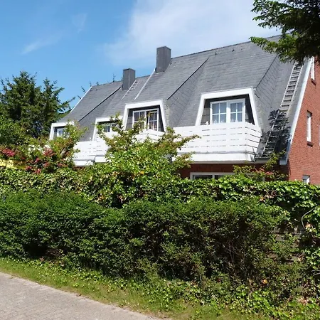 Holiday home Schatz Comfortable Wenningstedt-Braderup
